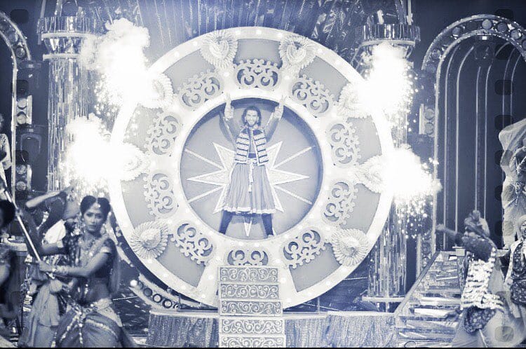 ranveer singh posts continuously posts six photos on instagram