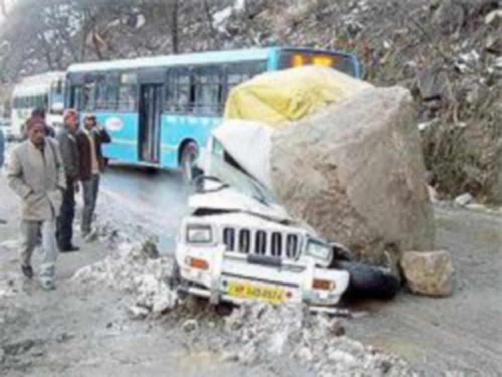 two injured in landslide on sumo but driver saved all passenger