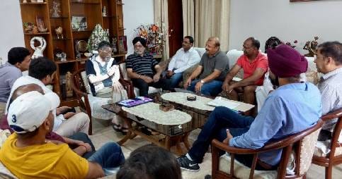 एयरफोर्स के पास मकानों के नक्शे पास कराने की मांग