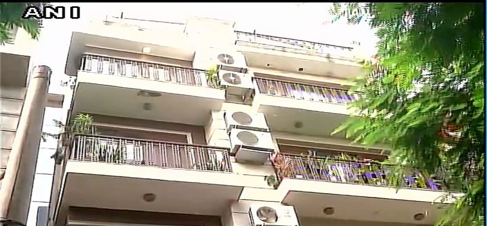 I-T raids Karnataka minister DK Shivakumar's premises in Delhi's Safdarjung area