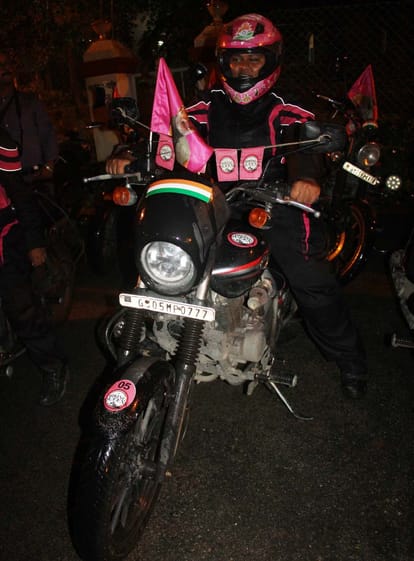 lady bikers team from gujrat arrived varanasi
