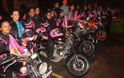 lady bikers team from gujrat arrived varanasi