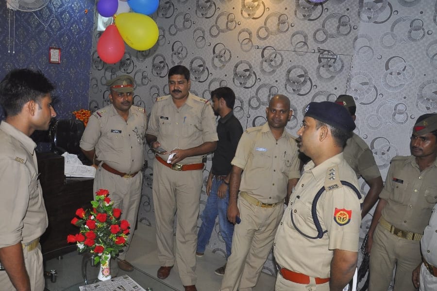 Police caught a sex racket in gomati nagar in Lucknow.