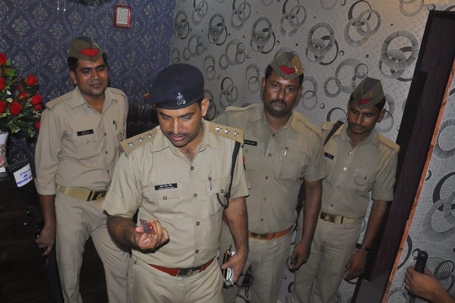 Police caught a sex racket in gomati nagar in Lucknow.