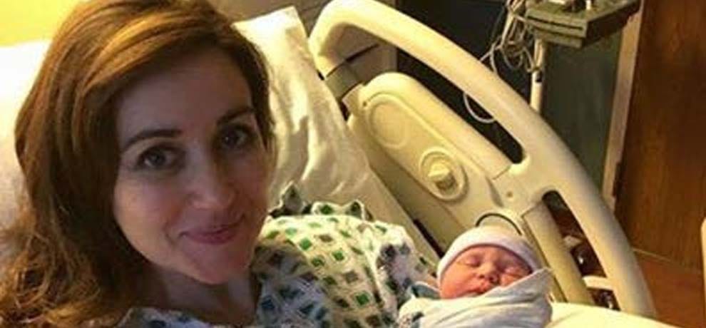 doctor paused her delivery to help out pregnant lady suffering labour pain