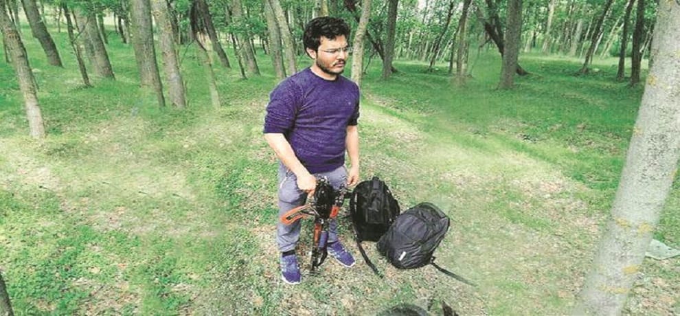 congrats you caught me but i can'T surrender Lashkar-e-Taiba commander abu dujana said to armyman