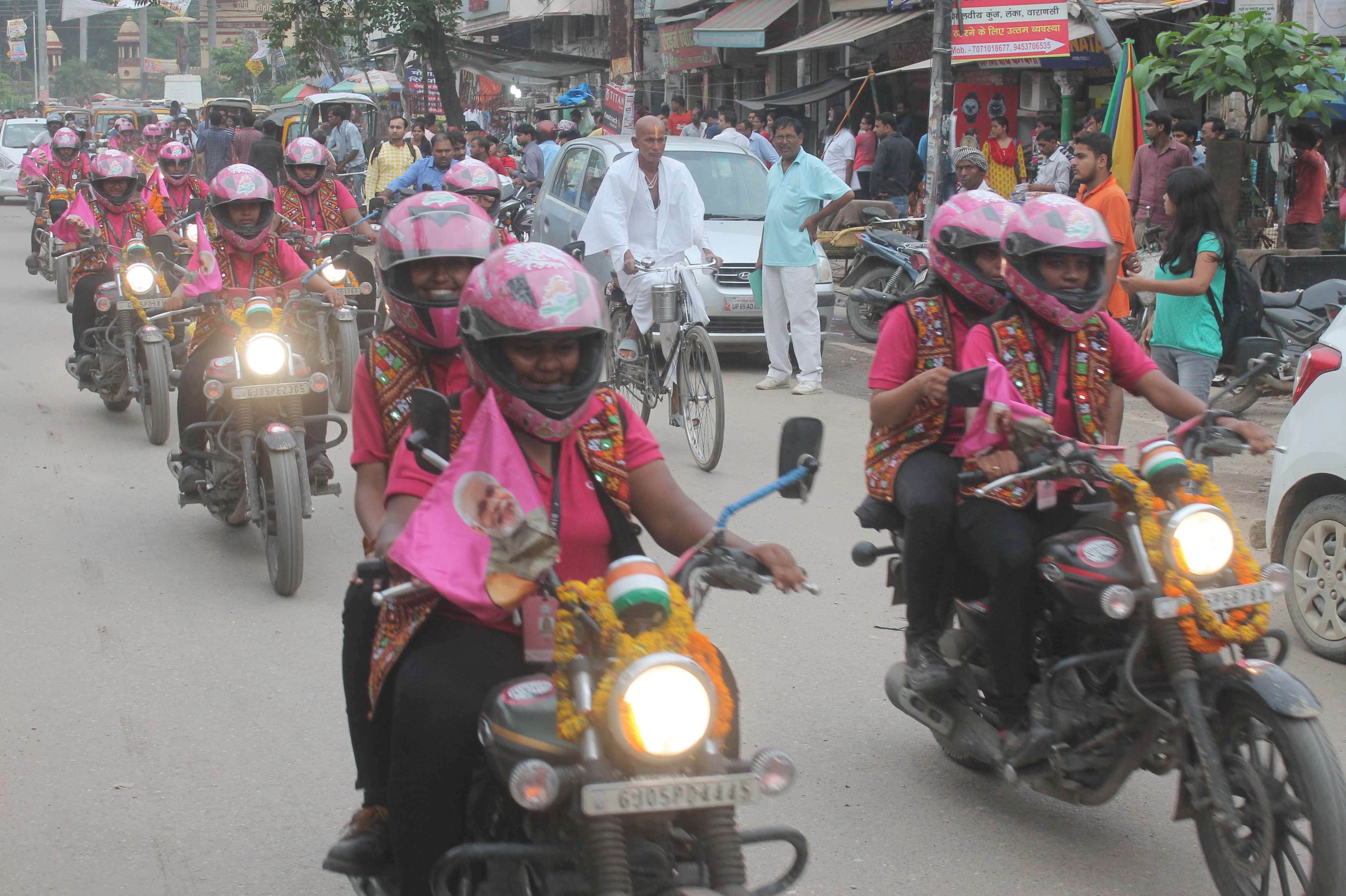 Gujarat biking queens arrive in Varanasi villages by taking a message of saving daughter