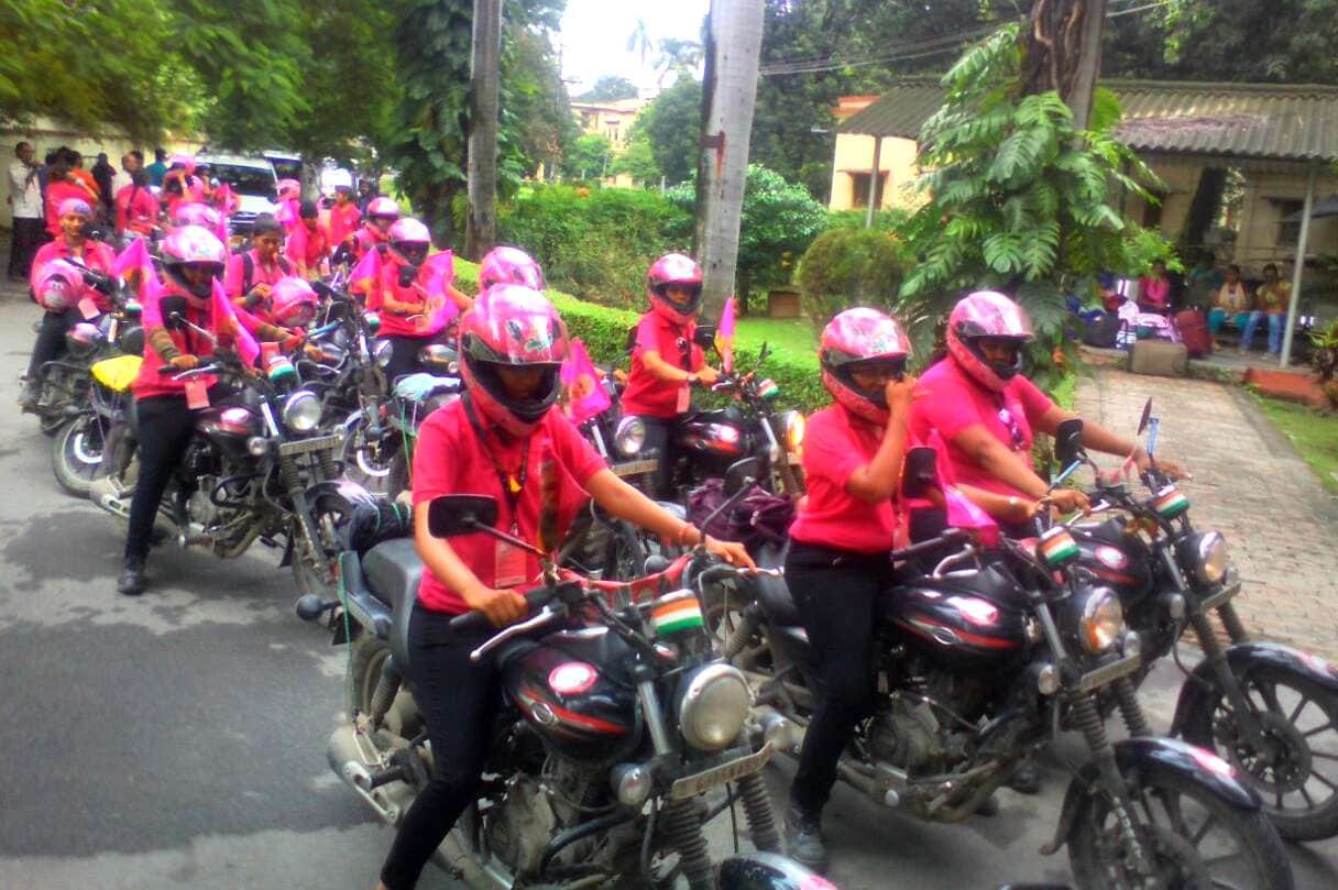 Gujarat biking queens arrive in Varanasi villages by taking a message of saving daughter