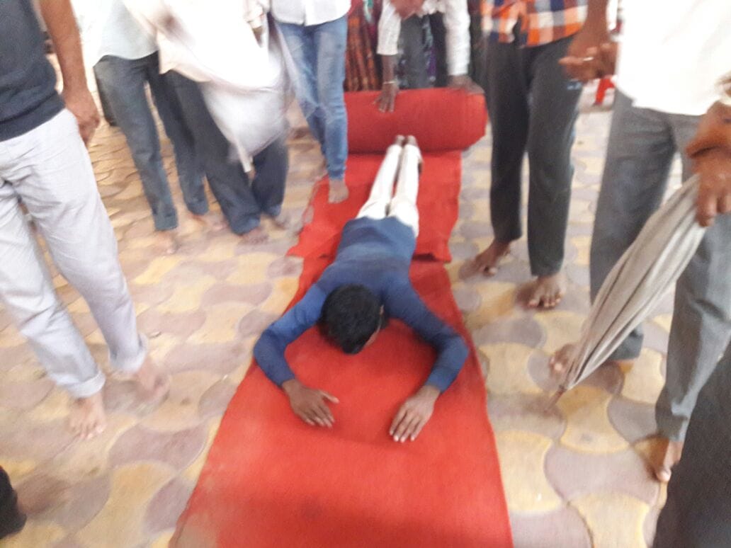 A devotee traveled 700 km