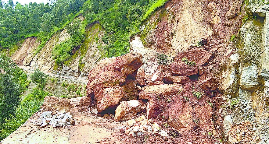 Bageshwar-Girhechina route has been closed for four days