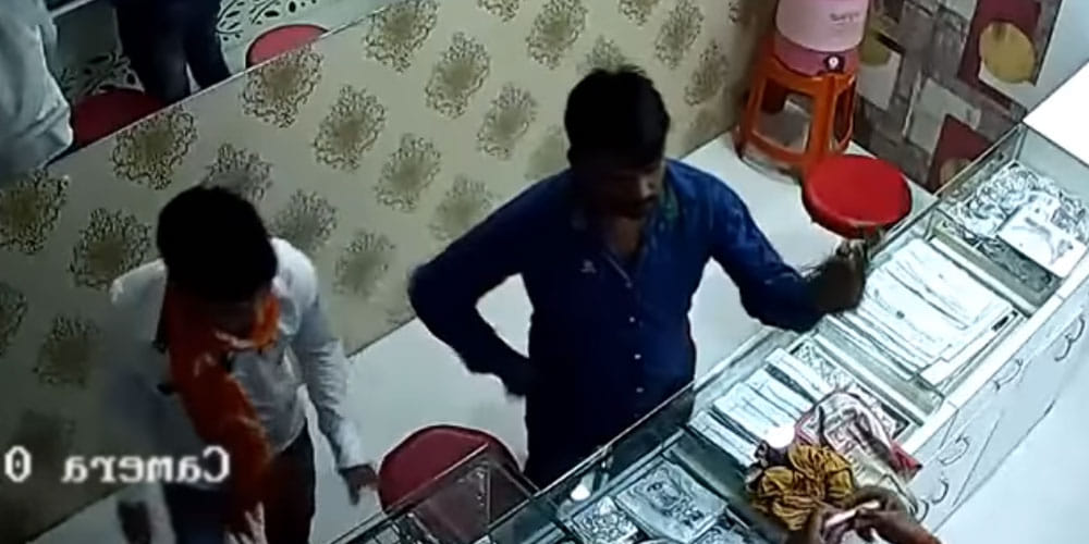 when mobile save life of man shot by Robbers in uttar pradesh