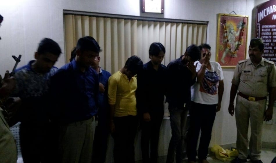 sex racket busted in real estate businessman flat in ghaziabad, 6 ladies and 8 man arrest