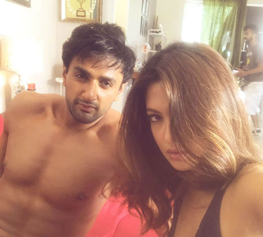 Riya Sen Literally Pulls Down Her Male Co-Star nishant malkani Trackpants in shooting