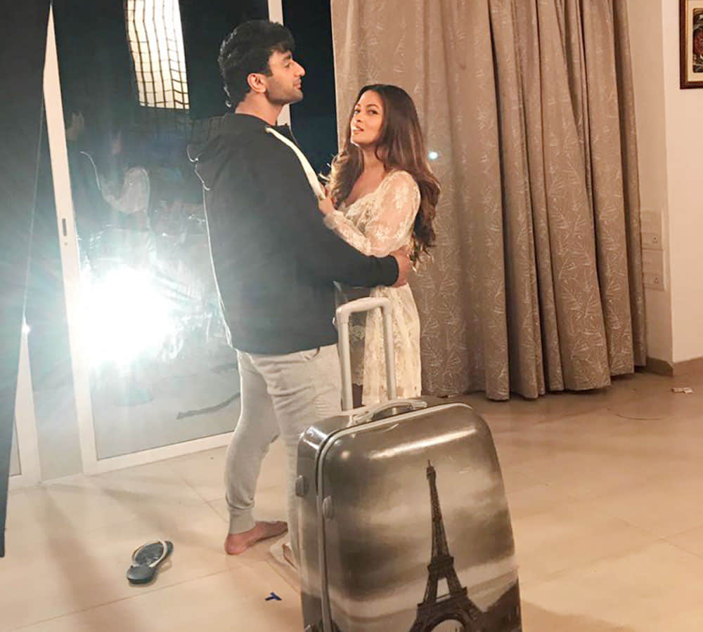 Riya Sen Literally Pulls Down Her Male Co-Star nishant malkani Trackpants in shooting