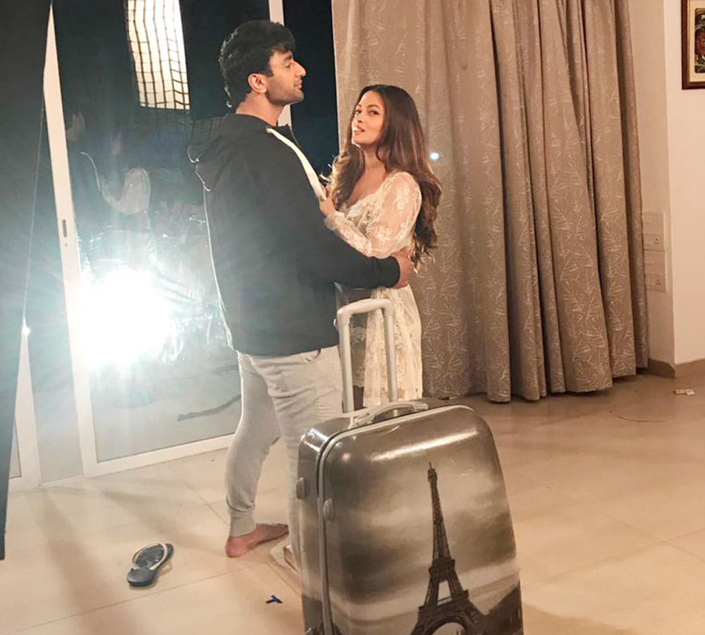 Riya Sen Literally Pulls Down Her Male Co-Star nishant malkani Trackpants in shooting
