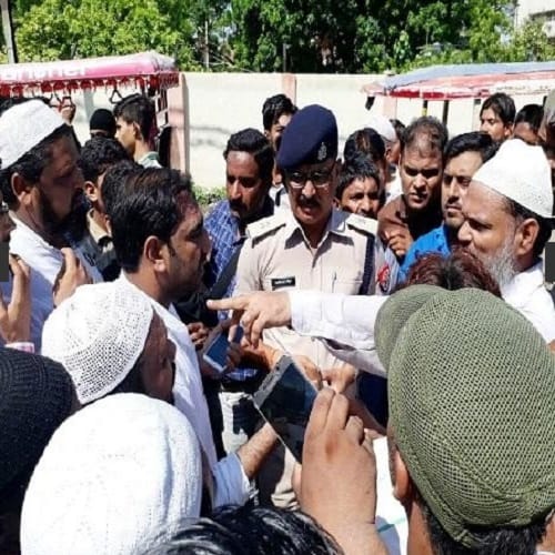 The senses of the officers, watching the raw kebab, do not eat kebabs in this city, or else ...