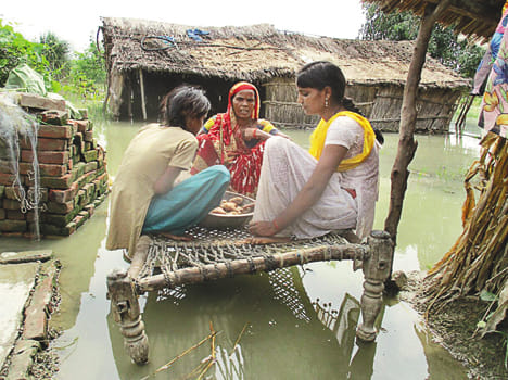 Near the Ganga Warning point, water started filling in the villages
