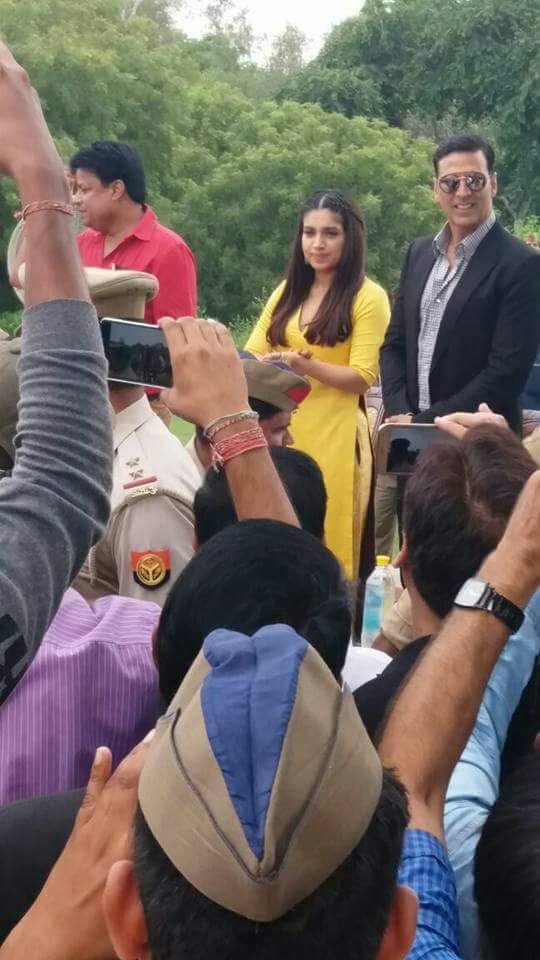 akshay kumar in agra for promotion of his movie