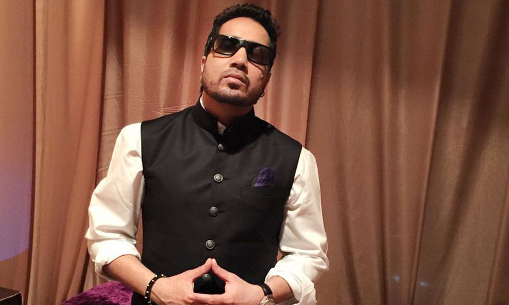 Mika Singh Got Trolled On Twitter For Calling Pakistan Hamara