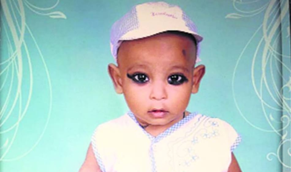 delhi woman with headphone on, runs over 2 and half year old boy to death