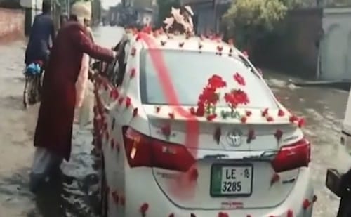 Watch Viral Video of Bridegroom pushing car on   way to wedding venue at Gujranwala in Pakistan 