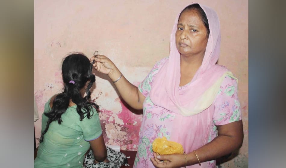 woman hair braid cutted in factory while she was working, nothing caught in cctv