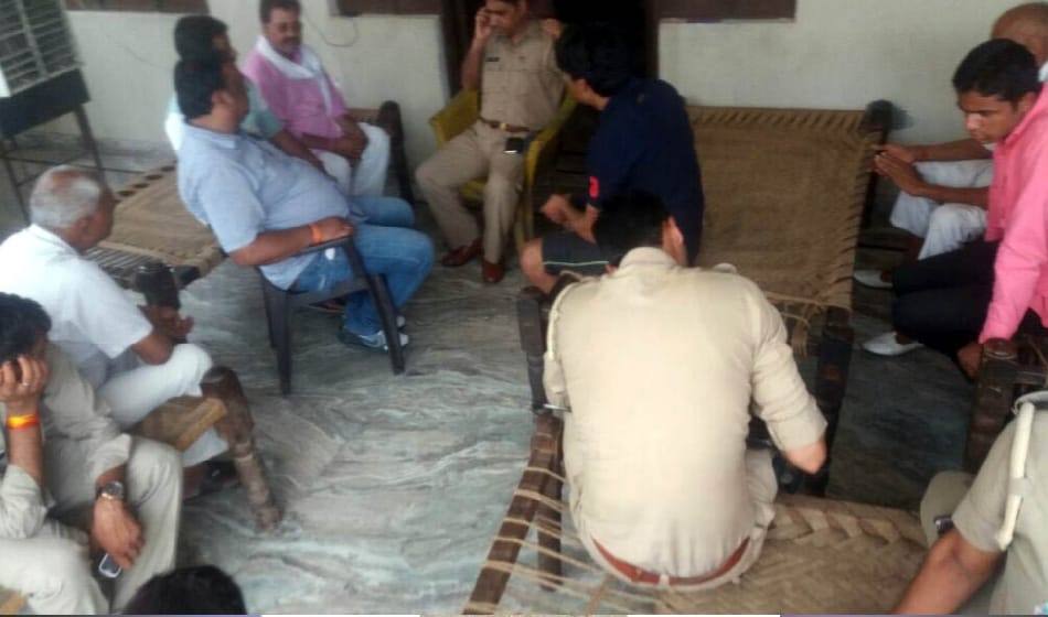 greater noida police says that an insect is cutting women hair braid, here is all about it