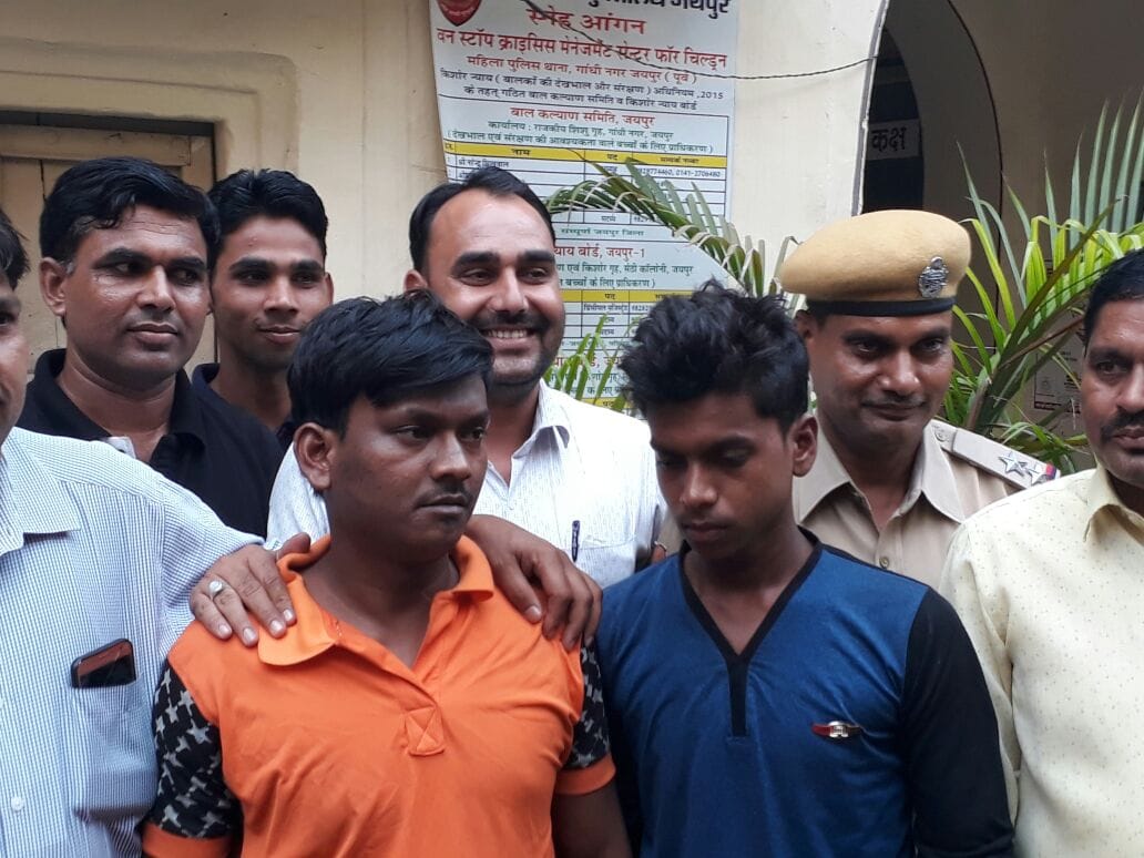 2100 grams of gold stole, ran thief, Due to the help of CCTV in West Bengal