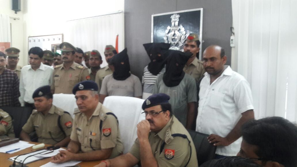 gang leader of dacoit in agra is owner of hotel