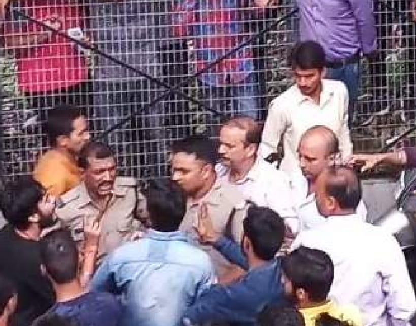 Lathi charge during fight between students in dav college dehradun