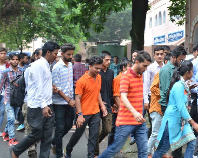 Lathi charge during fight between students in dav college dehradun