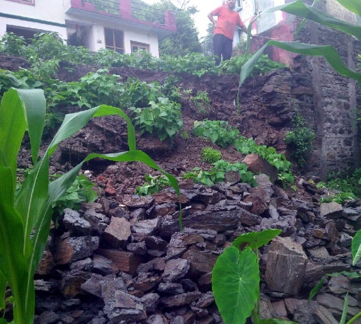 four injured during wall collapse in vikas nagar 