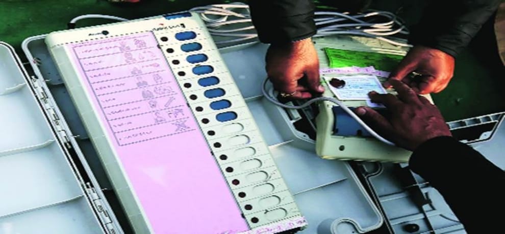 BJP wining in gujrat meaning EVM faltid