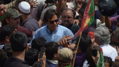 benefit for imran khan after nawaz sharif resign