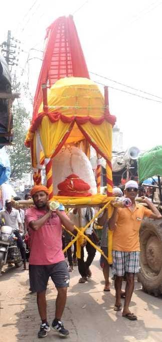 Throwing artist on Bholay Bhojan in Kawand Yatra