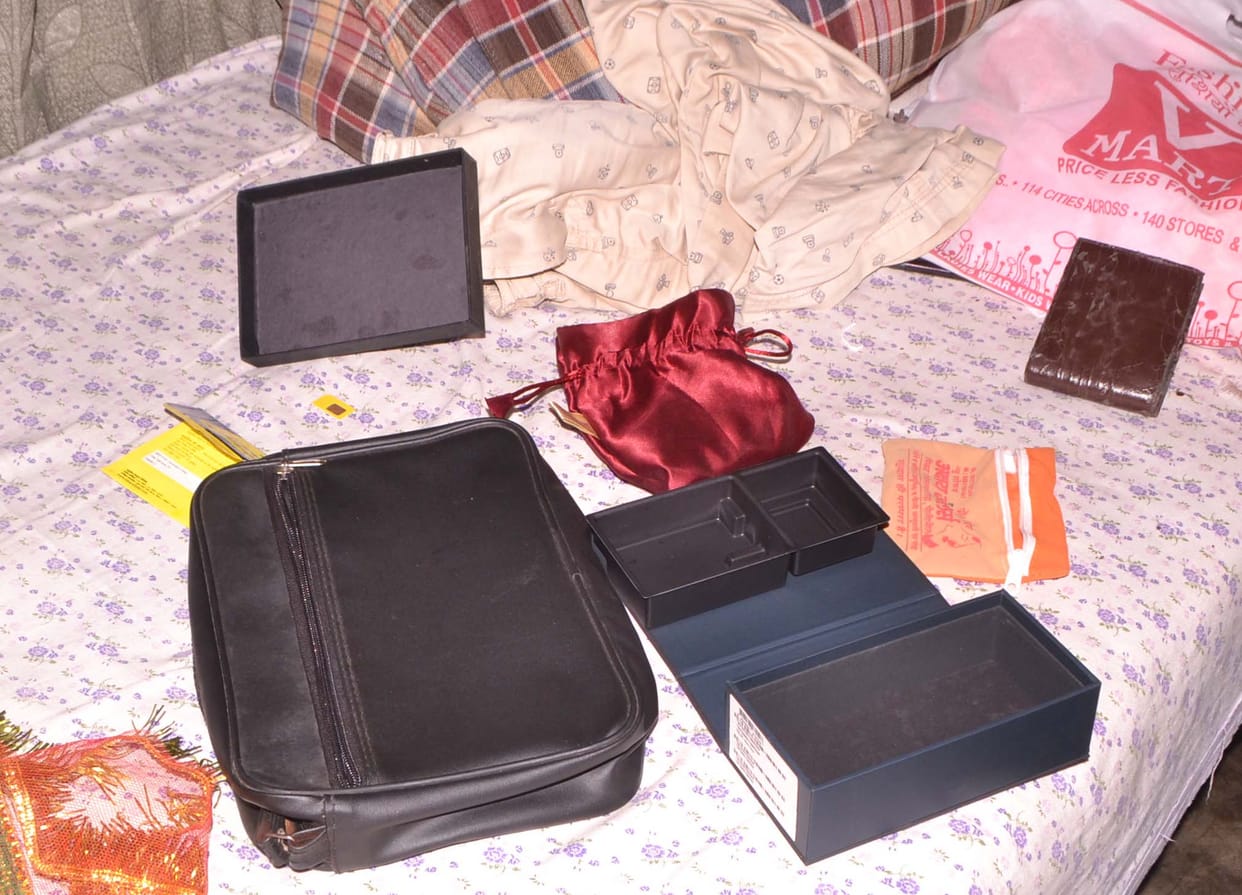 Loot worth 2.5 lac at PWD colony