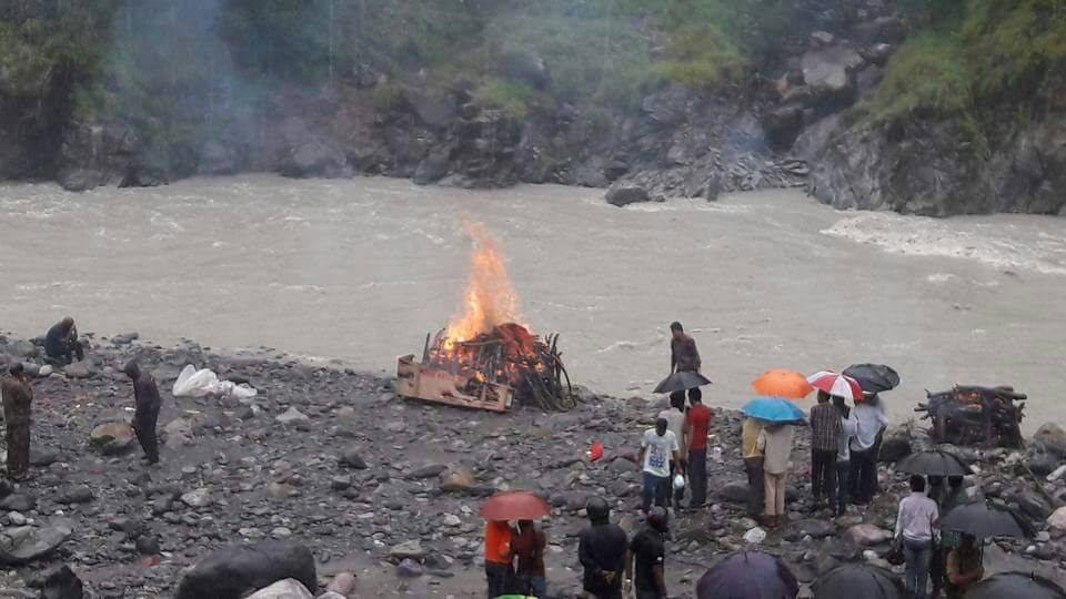   shopian encounter martyr major kamlesh pandey cremanation at haldwani