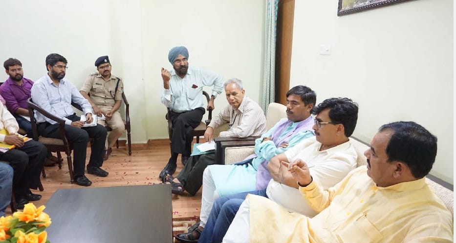 Provide free plants to schools, forest panchayats and departments
