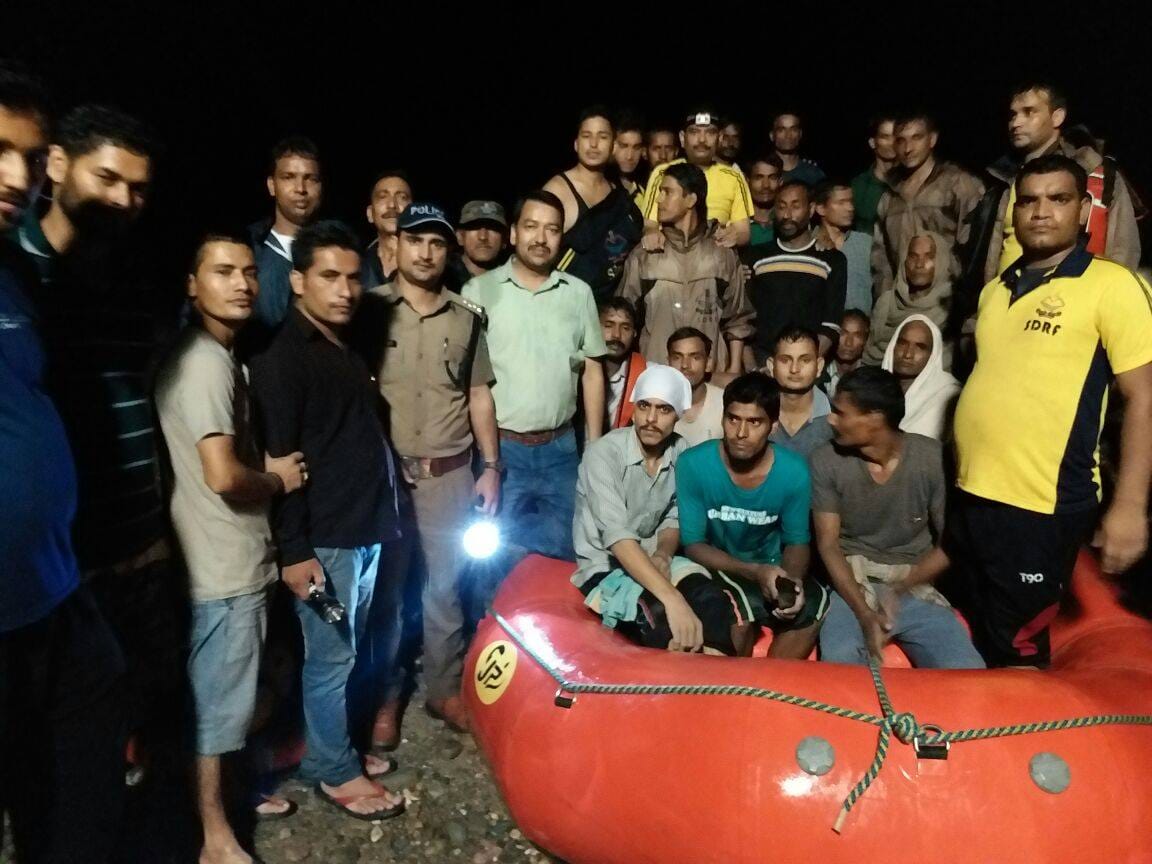 20 person stuck in river at river
