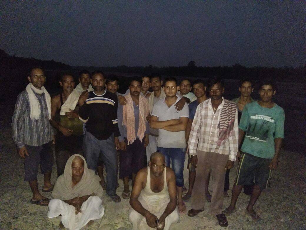 20 person stuck in river at river