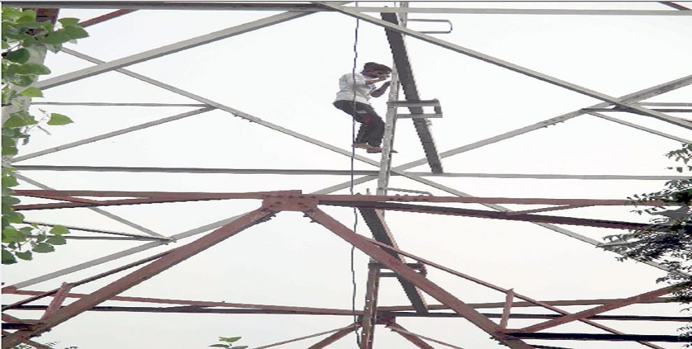 Man Commits Suicide By Jumping Off From Electric Tower In Chhattisgarh Bijapur