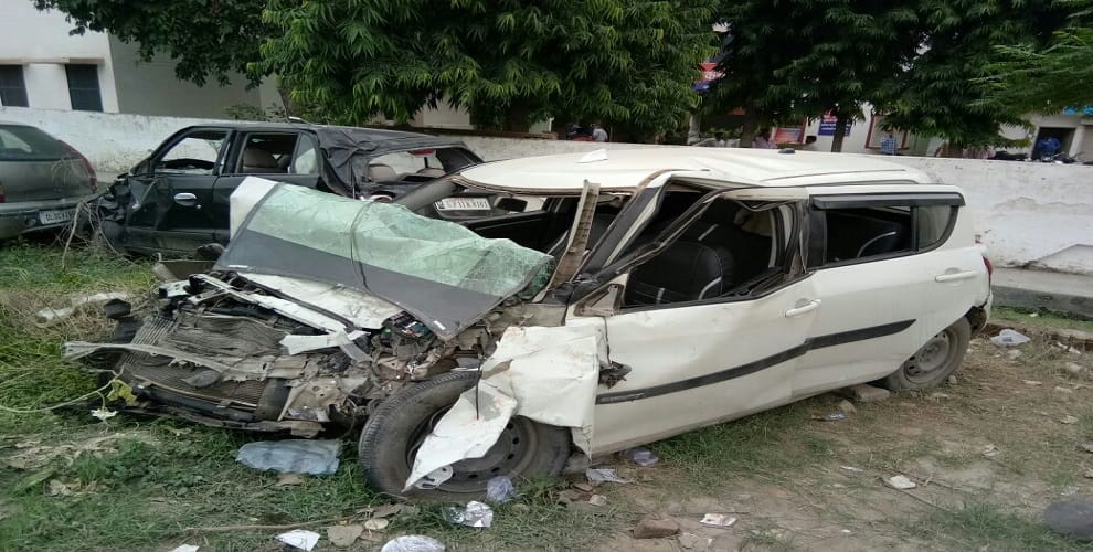 A horrific accident on the Delhi-Dehradun highway, two students die, two injured