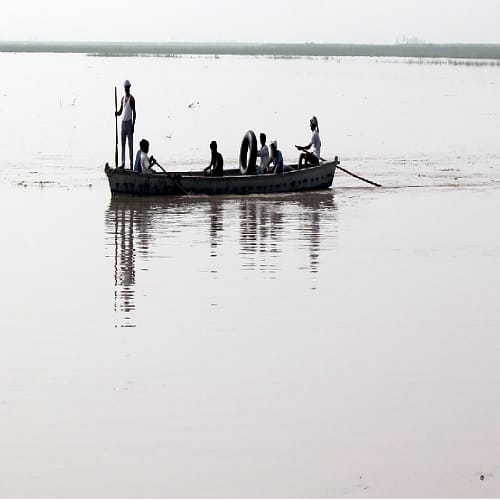 Farmers are helpless due to rain on the hills, look at the photos, how are people living?