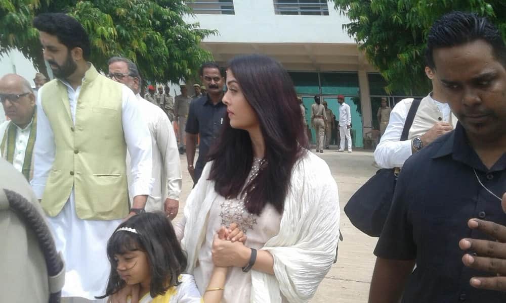 aishwarya rai bachchan reached allahabad for Submerging the remains after a funeral