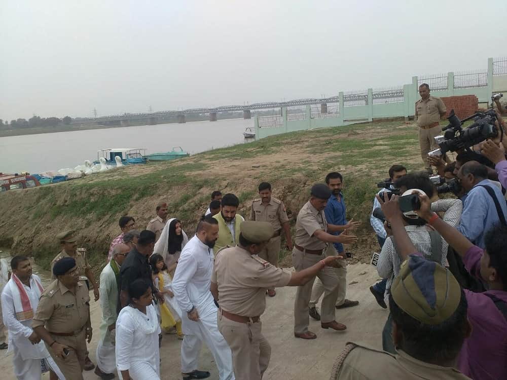 aishwarya rai bachchan reached allahabad for Submerging the remains after a funeral