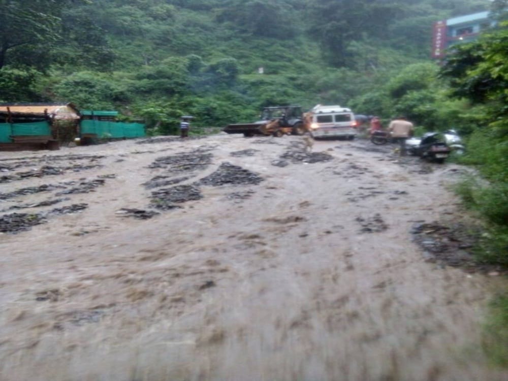photos of landslide and debris on badrinath highway
