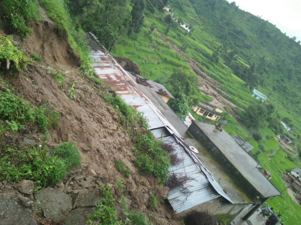 photos of landslide and debris on badrinath highway