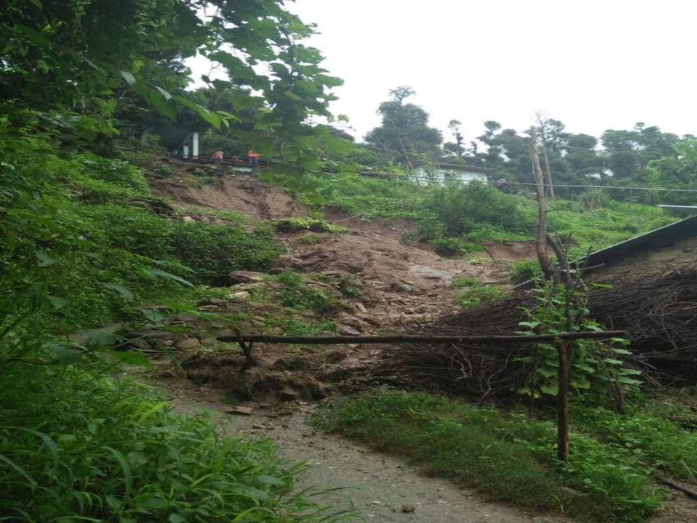 photos of landslide and debris on badrinath highway