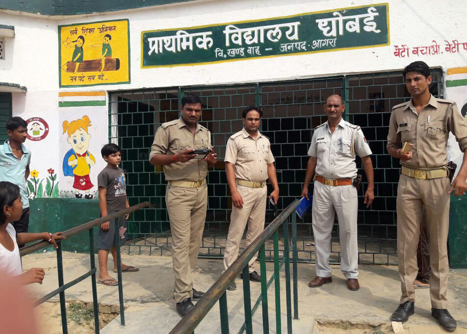 girl child left in school after leave in agra