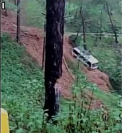 bus mishap in landslide in bageshwar